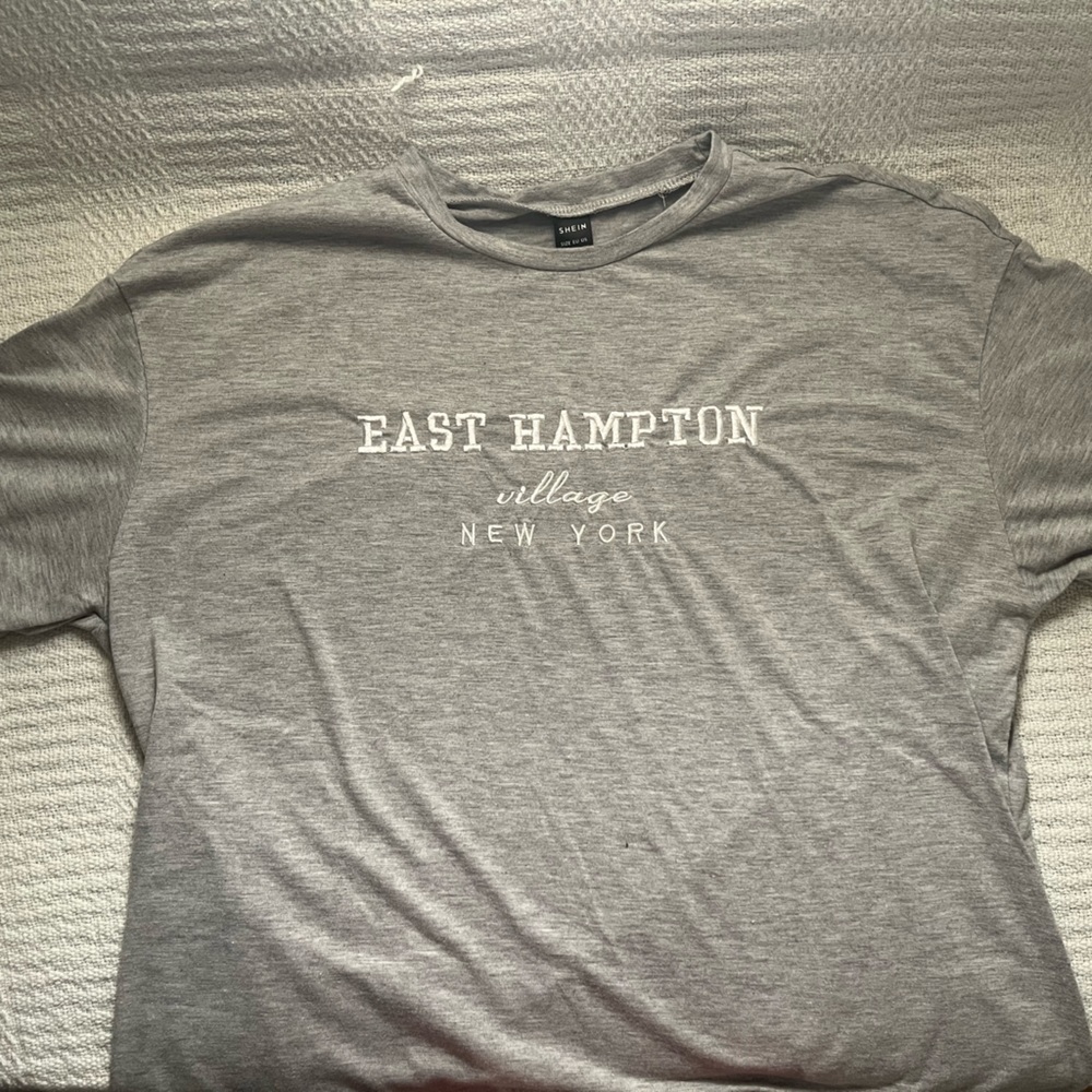 I’m selling a gray shirt